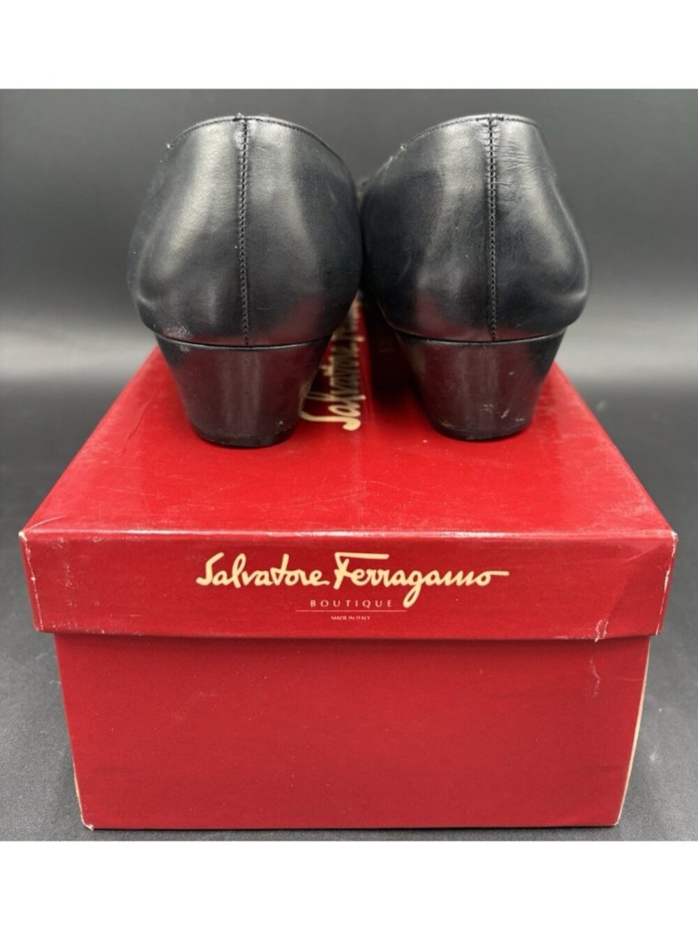 Salvatore Ferragamo Women's 8.5B Black Leather Pumps Boutique Toe Bow/ Gold Logo - Picture 5 of 12